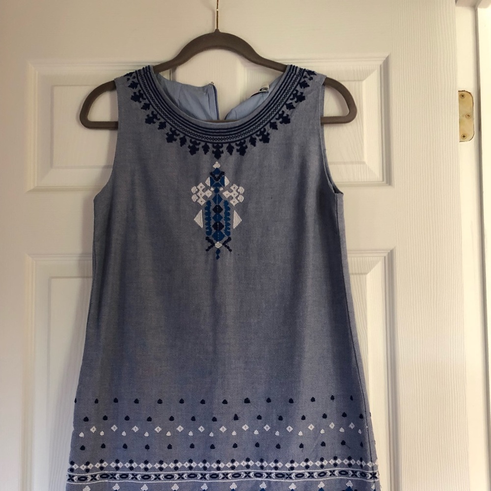 Vineyard vines embroidered shift dress, size 2
